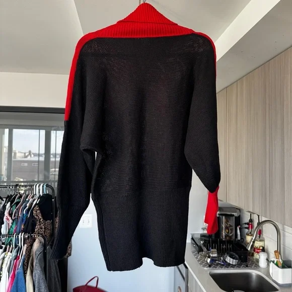 Vintage 80s Floral Embroidered Turtleneck Sweater | Ramie Cotton | Red Black - Picture 5 of 5